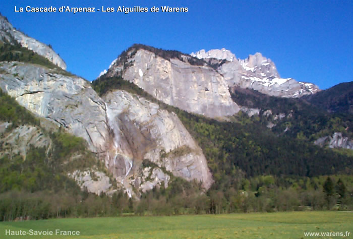 cascade et montagne en haute-savoie france